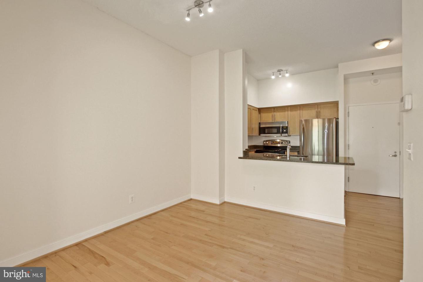7500 Woodmont Ave #s209 Property Photo 4