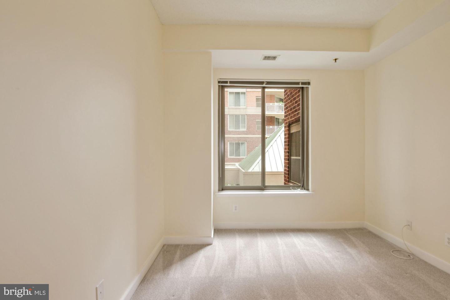 7500 Woodmont Ave #s209 Property Photo 10
