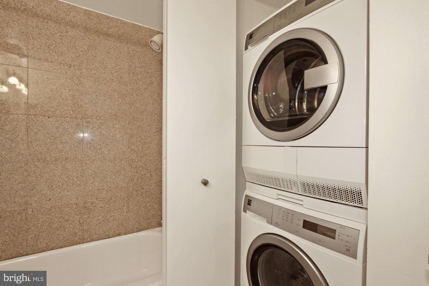 7500 Woodmont Ave #s209 Property Photo 13