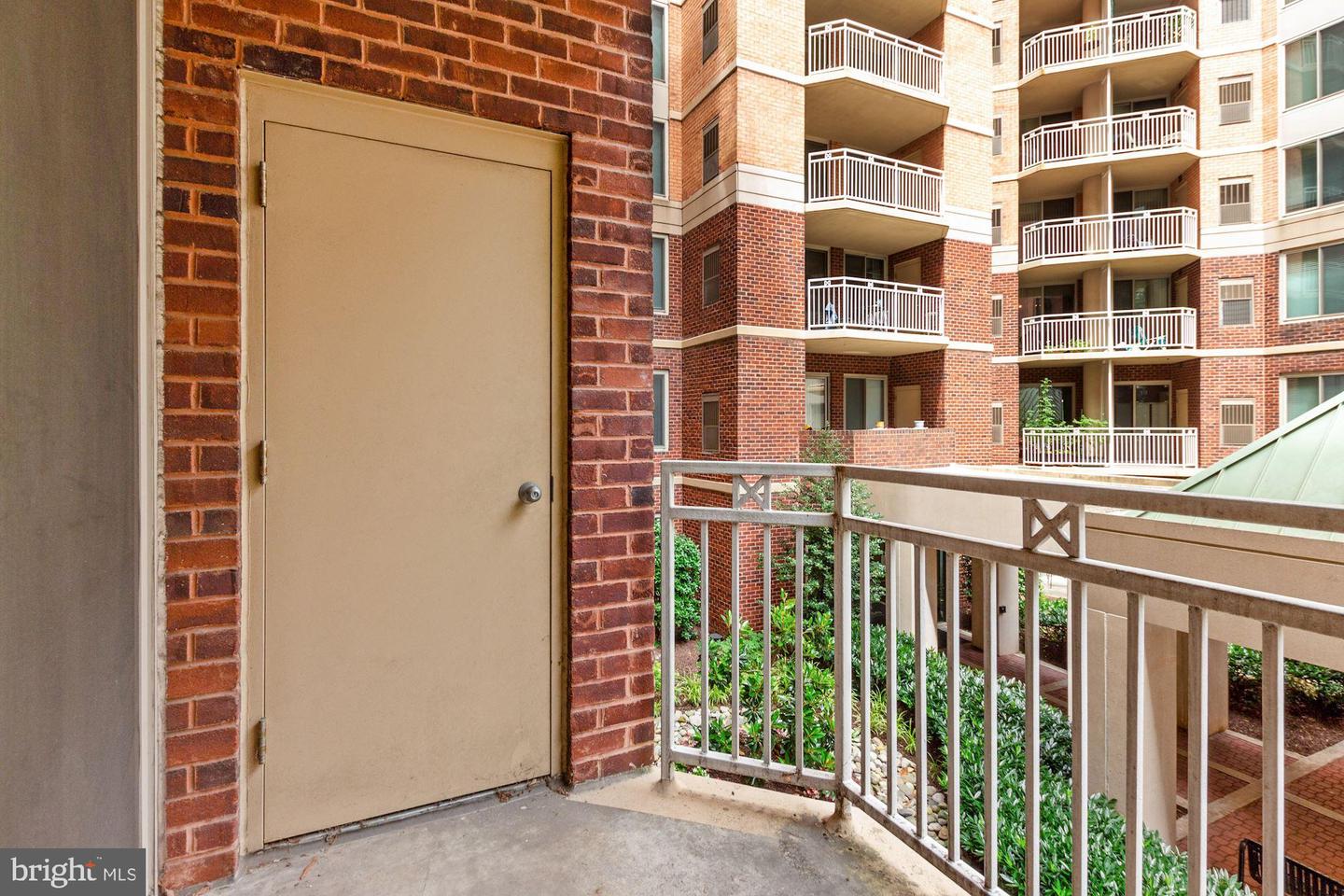 7500 Woodmont Ave #s209 Property Photo 14