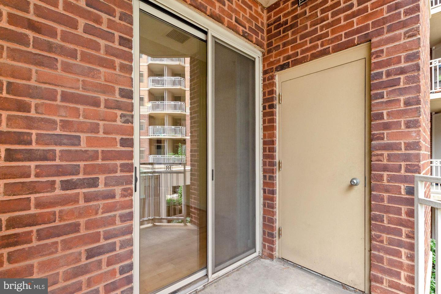 7500 Woodmont Ave #s209 Property Photo 16