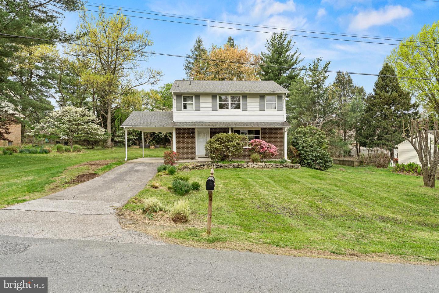524 Stone House Ln Property Photo 2
