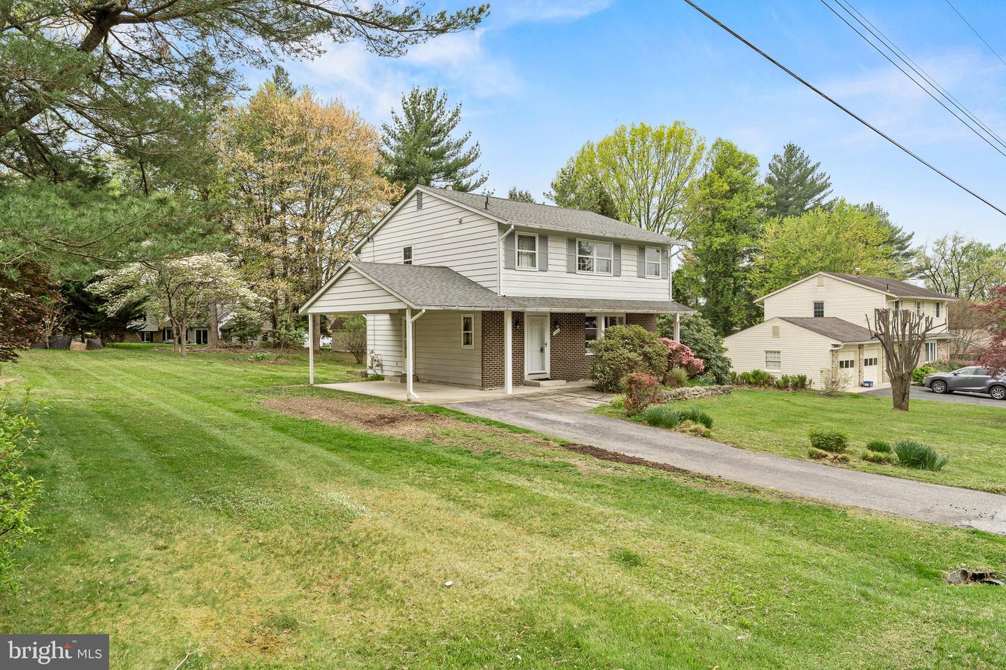 524 Stone House Ln Property Photo 3