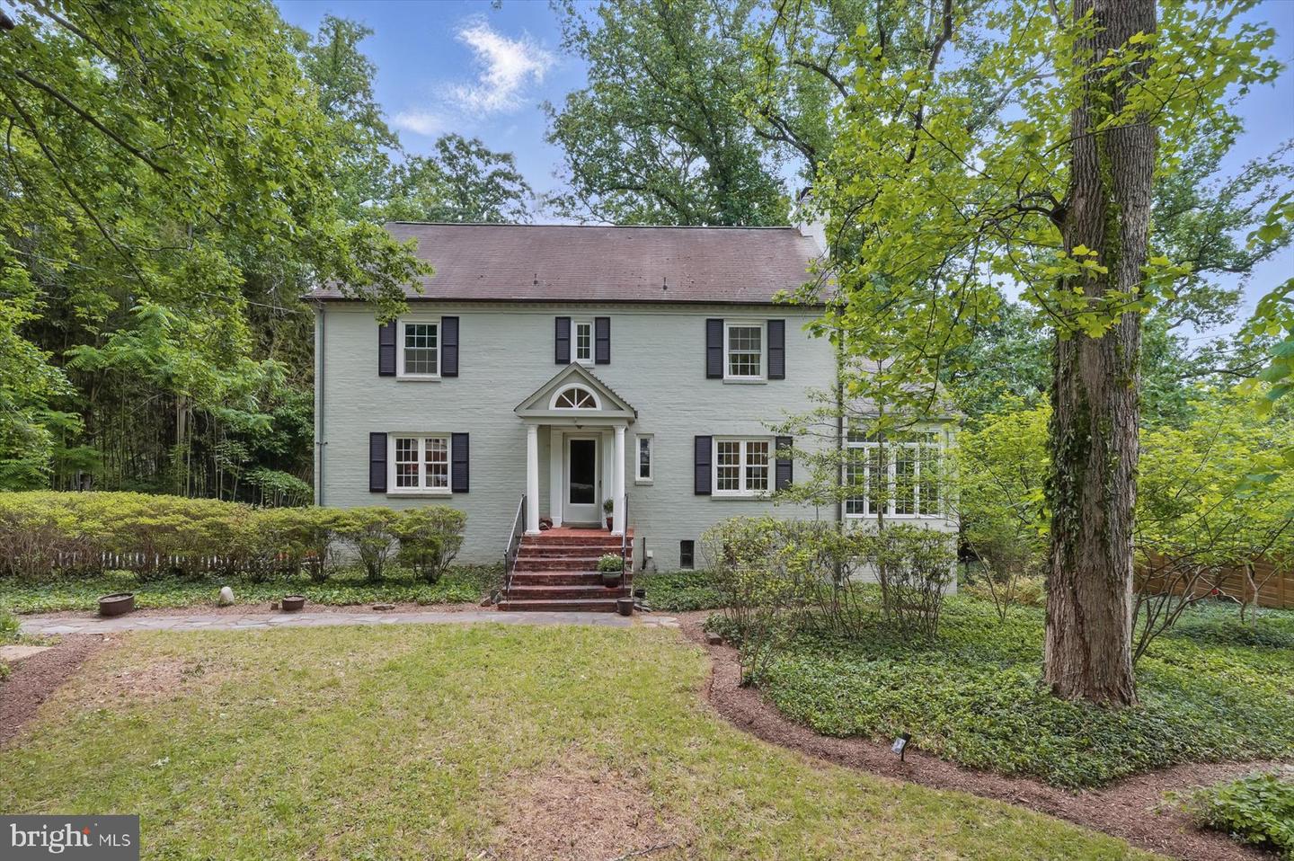 6914 Wilson Ln Property Photo 1