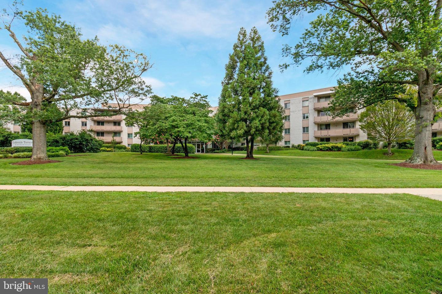 7501 Democracy Blvd #b Property Photo 4