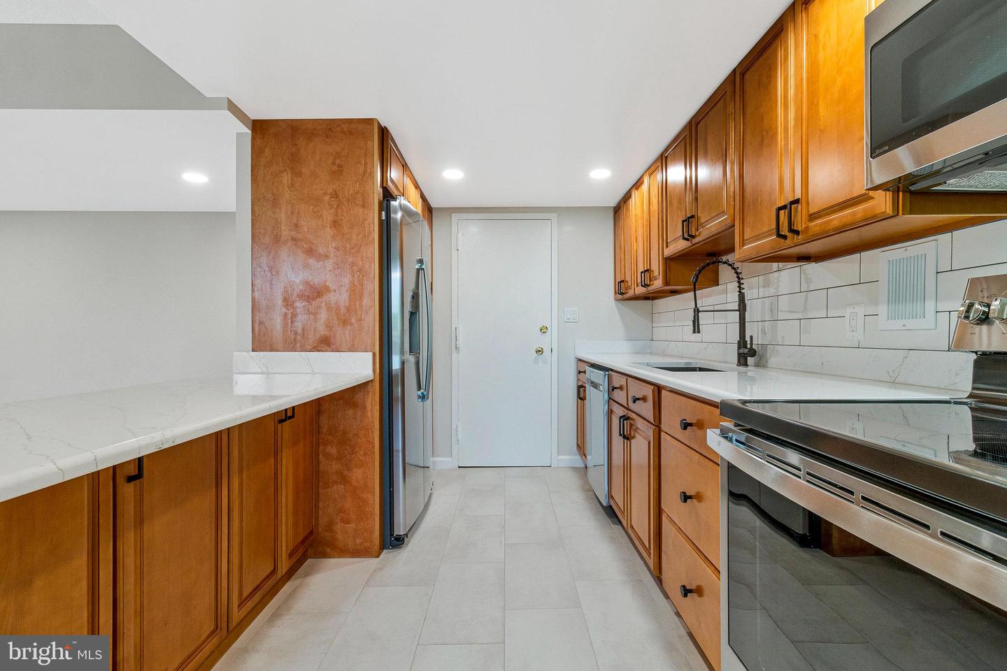 7501 Democracy Blvd #b Property Photo 7