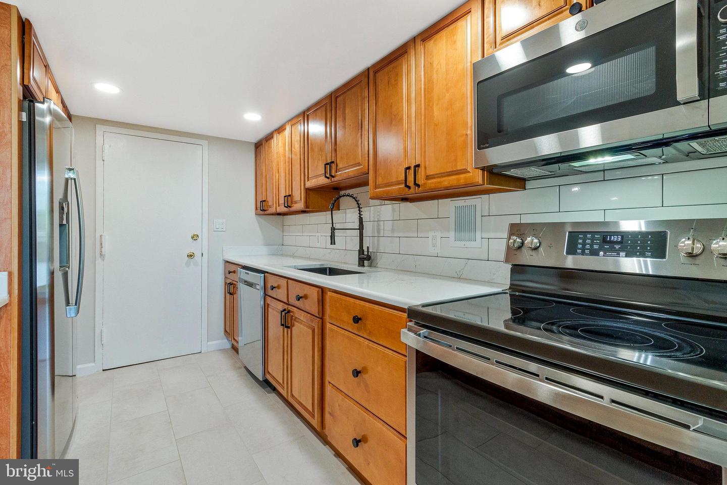 7501 Democracy Blvd #b Property Photo 8
