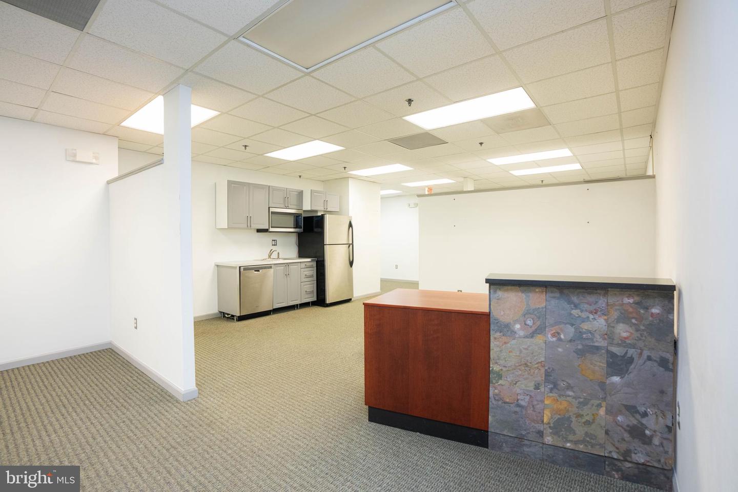 1110 BONIFANT #505 Property Photo 1