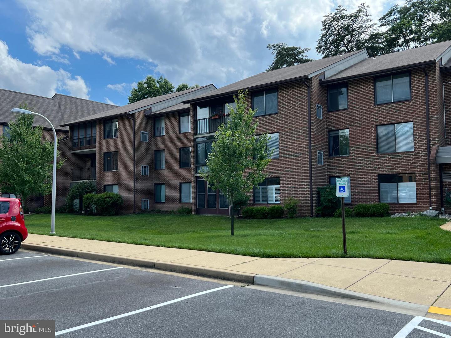 15300 BEAVERBROOK CT #88-2B Property Photo 1