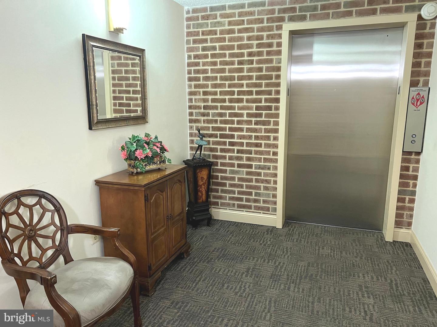 15300 Beaverbrook Ct #88-2b Property Photo 4