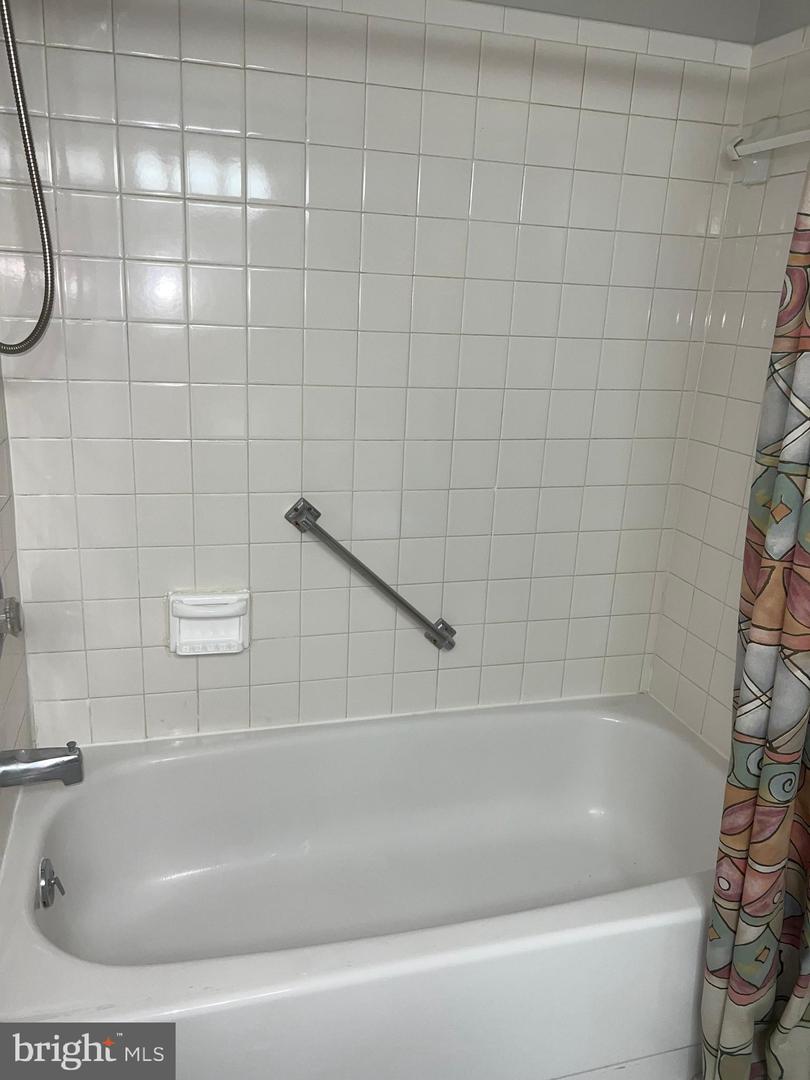 15300 Beaverbrook Ct #88-2b Property Photo 26