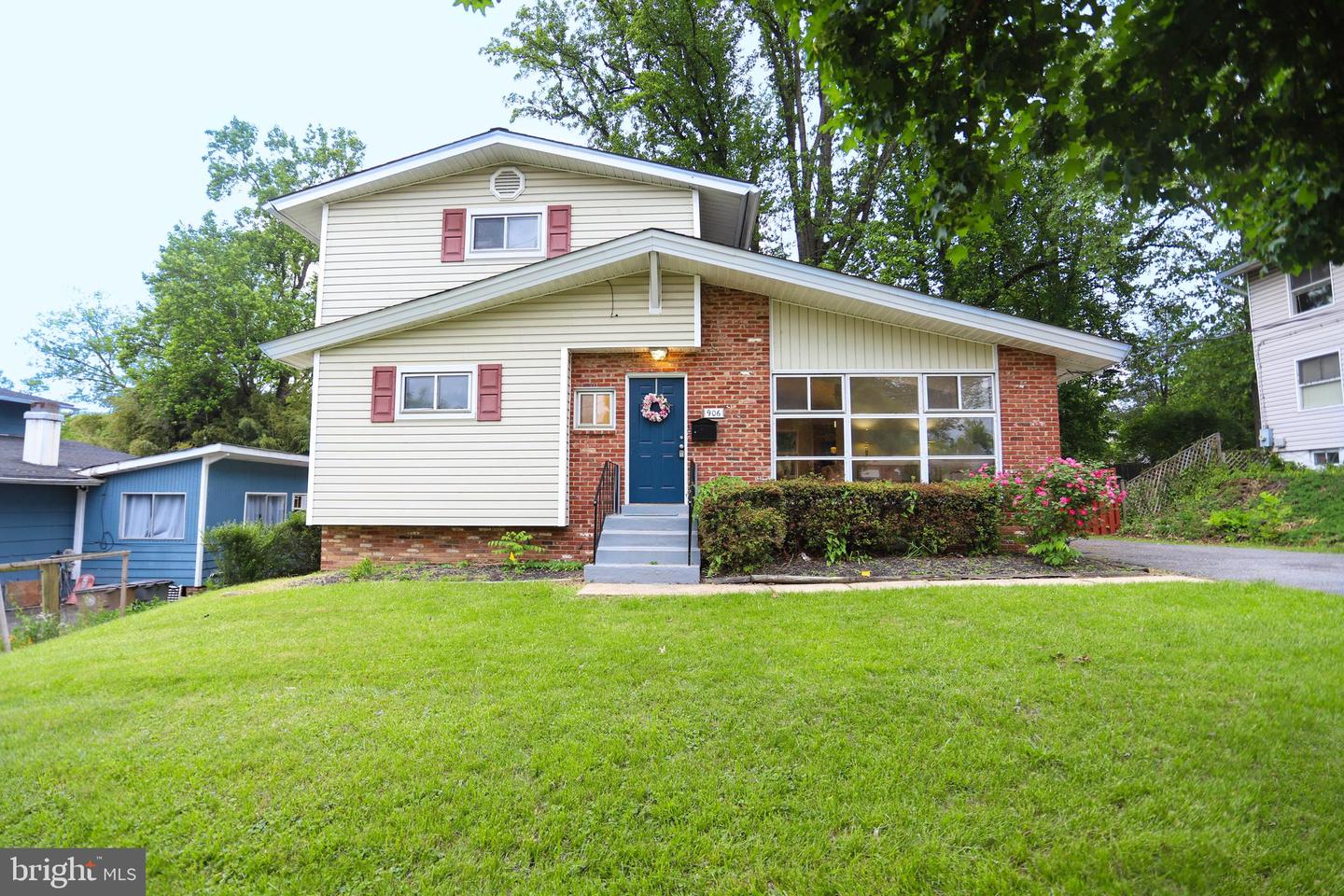 906 Twinbrook Pkwy Property Photo 1