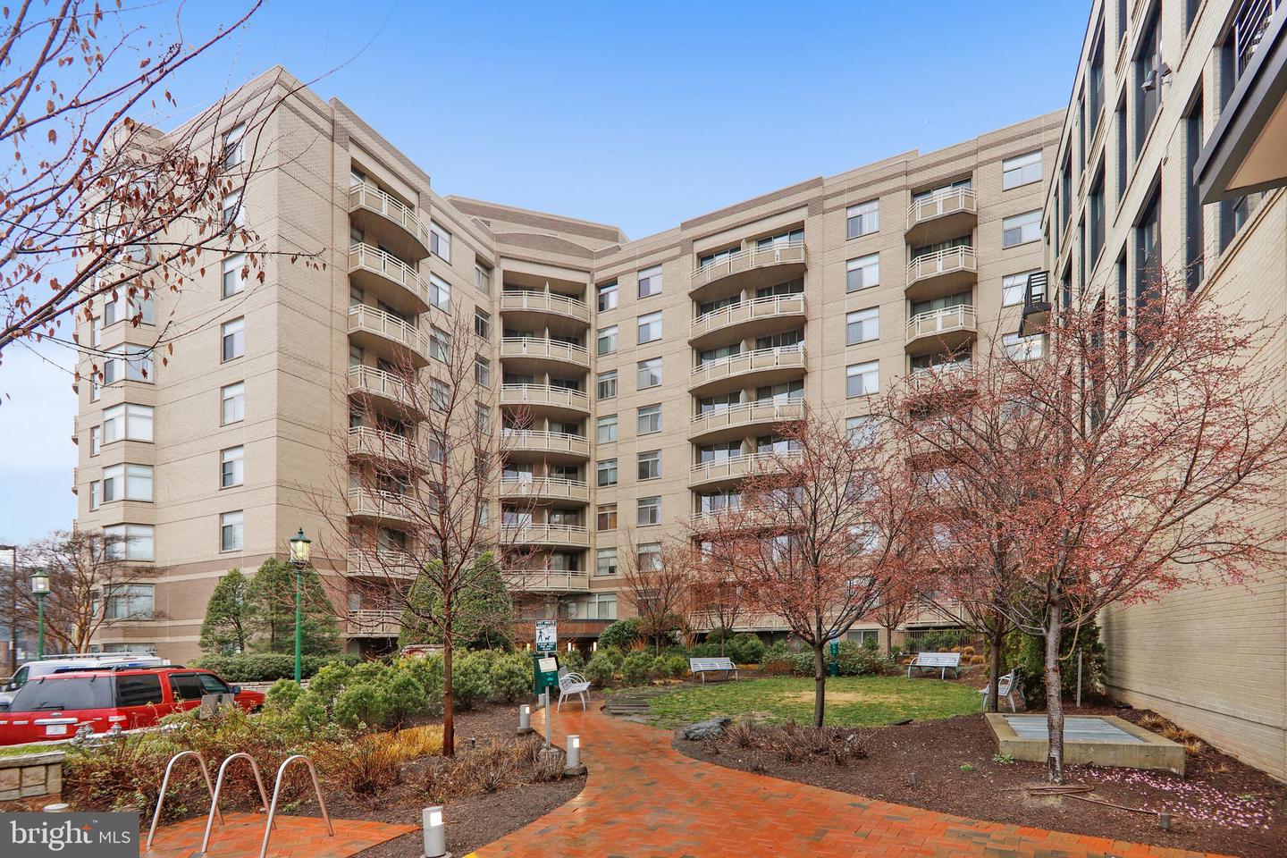 7111 Woodmont Ave #401 Property Photo
