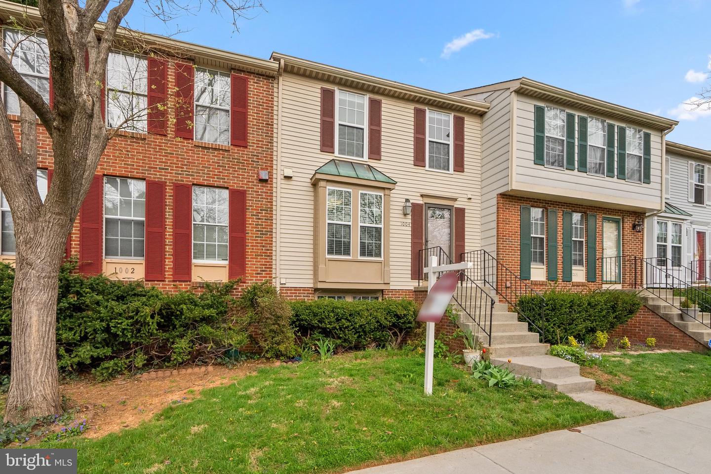 1004 Bayridge Ter Property Photo 1
