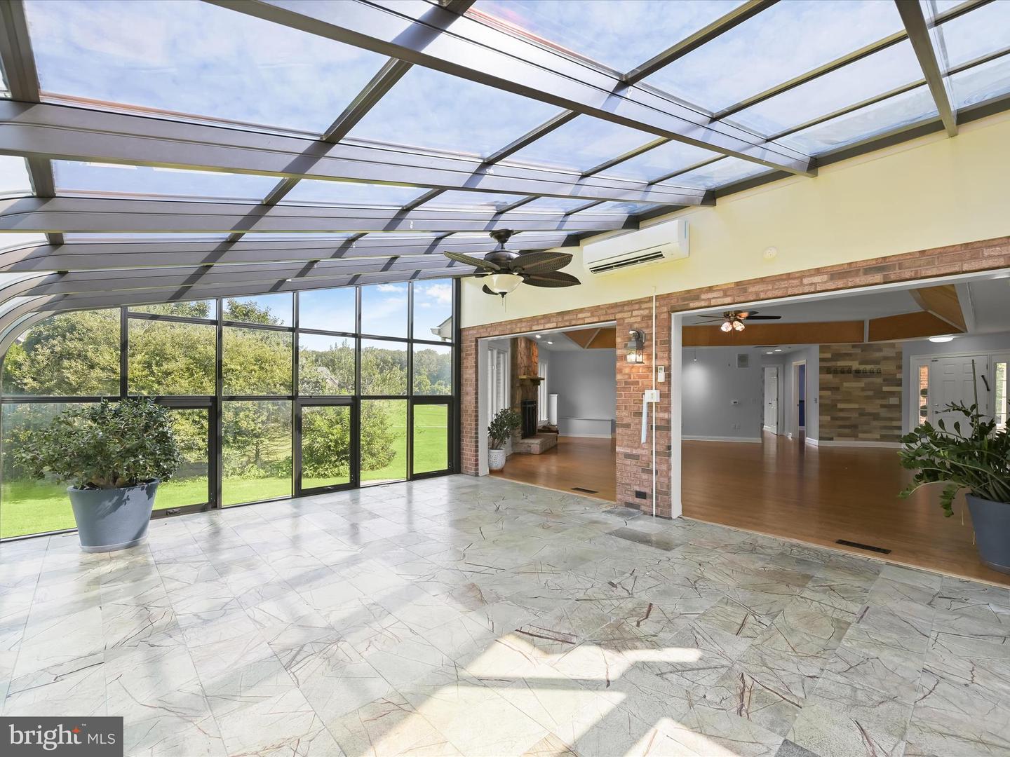 21618 Slidell Rd Property Photo 15