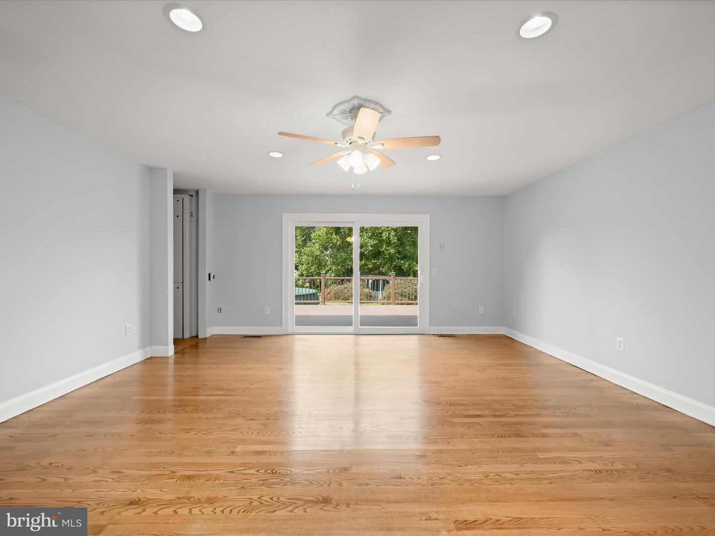 21618 Slidell Rd Property Photo 18