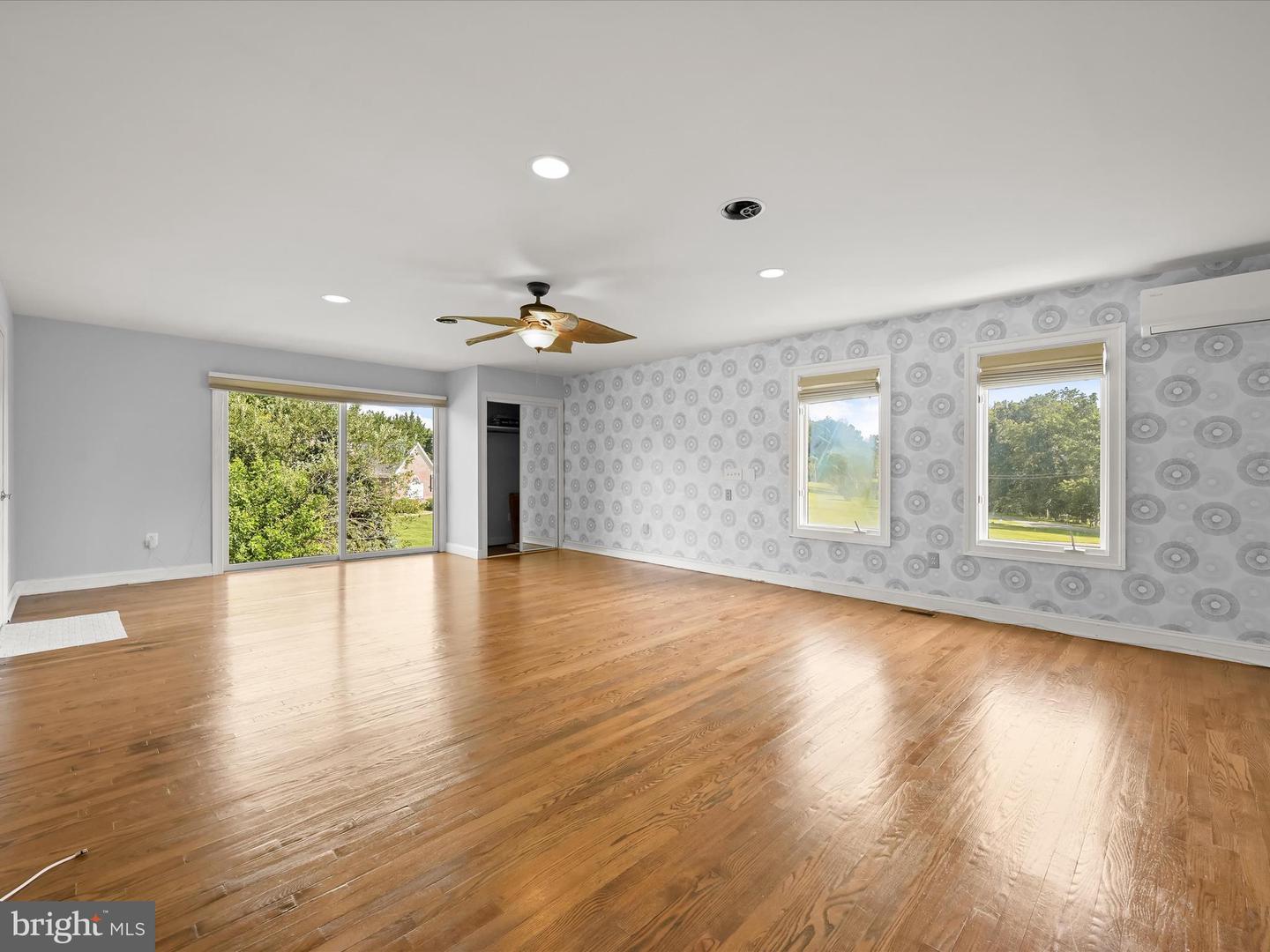 21618 Slidell Rd Property Photo 29