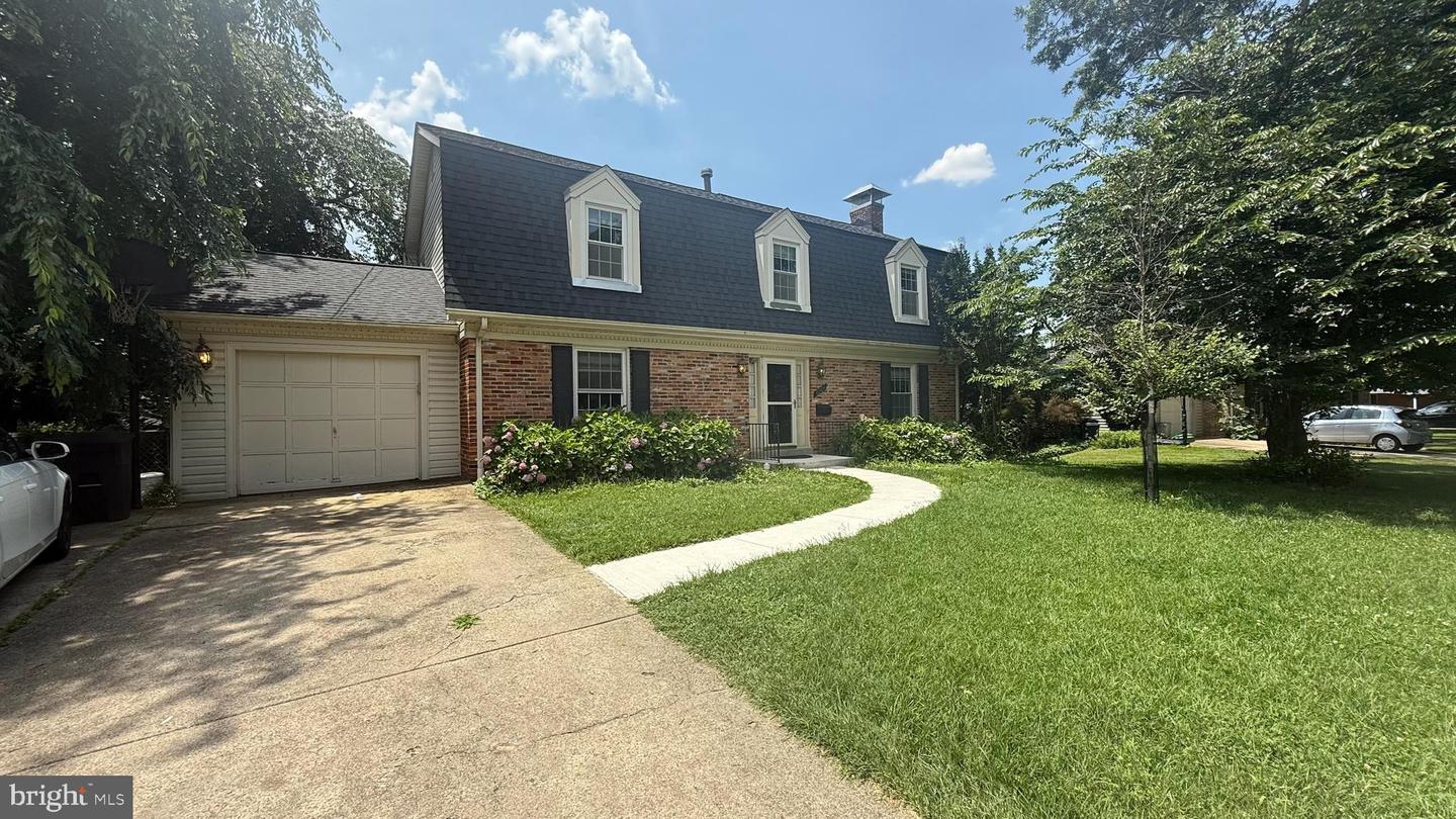 8704 Victory Ln Property Photo 1