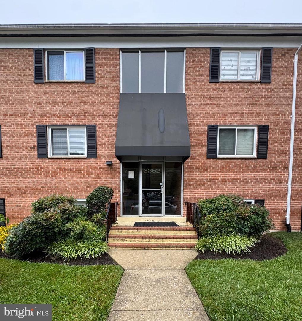 3352 HEWITT AVE #201