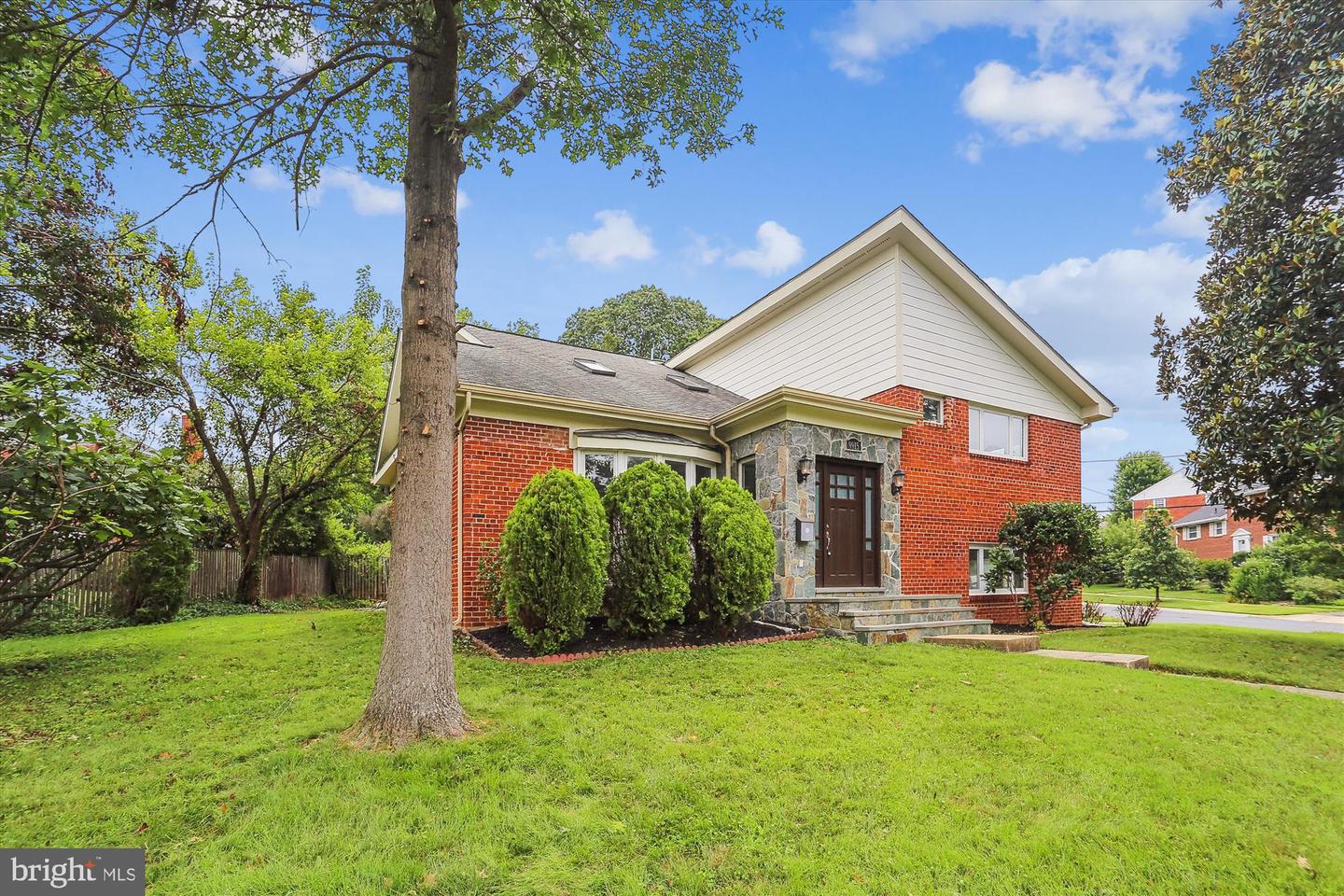 9915 Ashburton Ln Property Photo 1