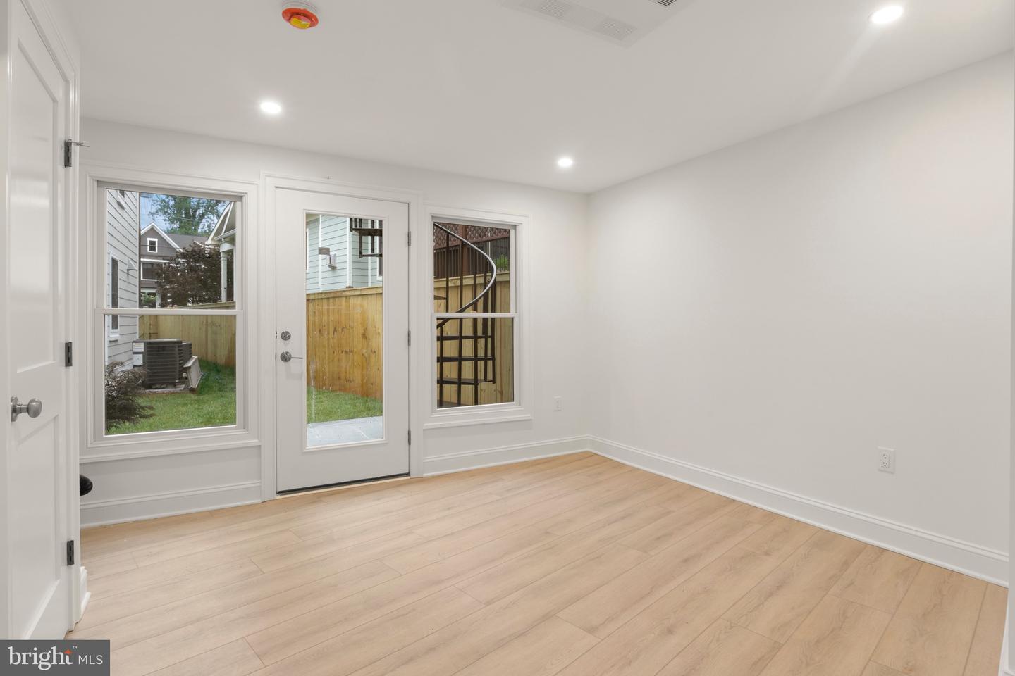 5522 Lincoln St Property Photo 37
