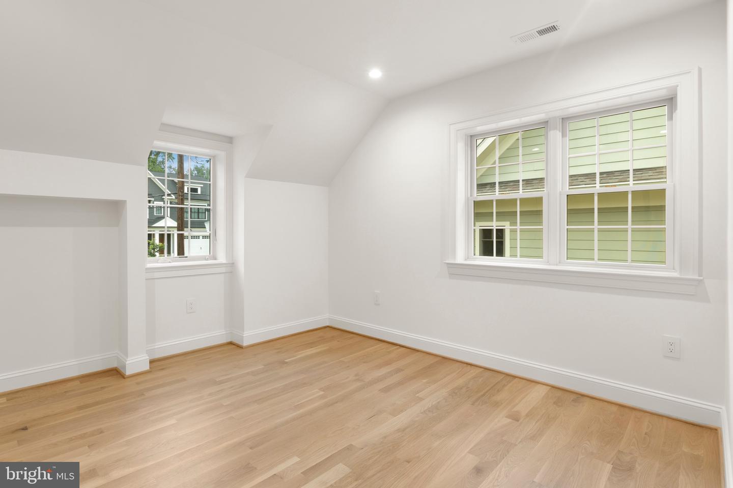 5522 Lincoln St Property Photo 38