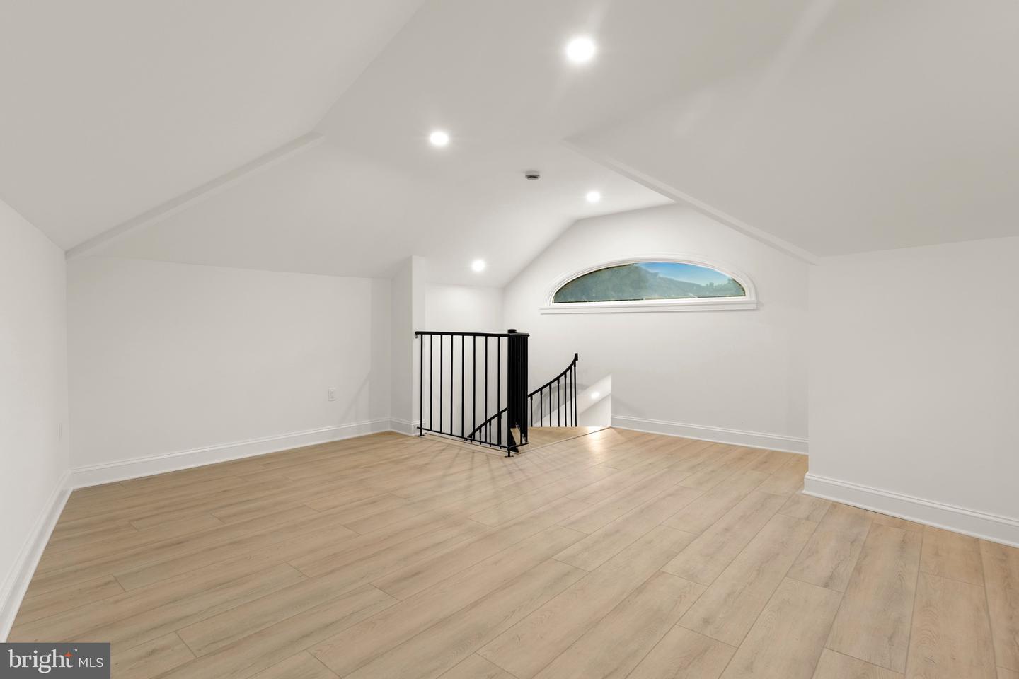 5522 Lincoln St Property Photo 40