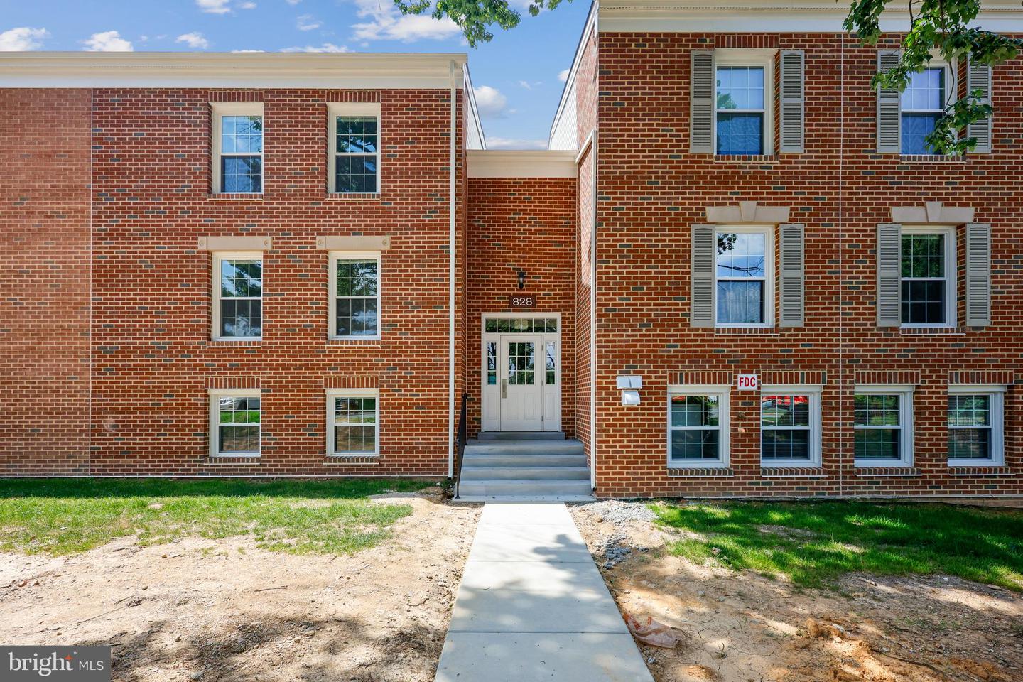 828 Quince Orchard Blvd #828-10 Property Photo 1