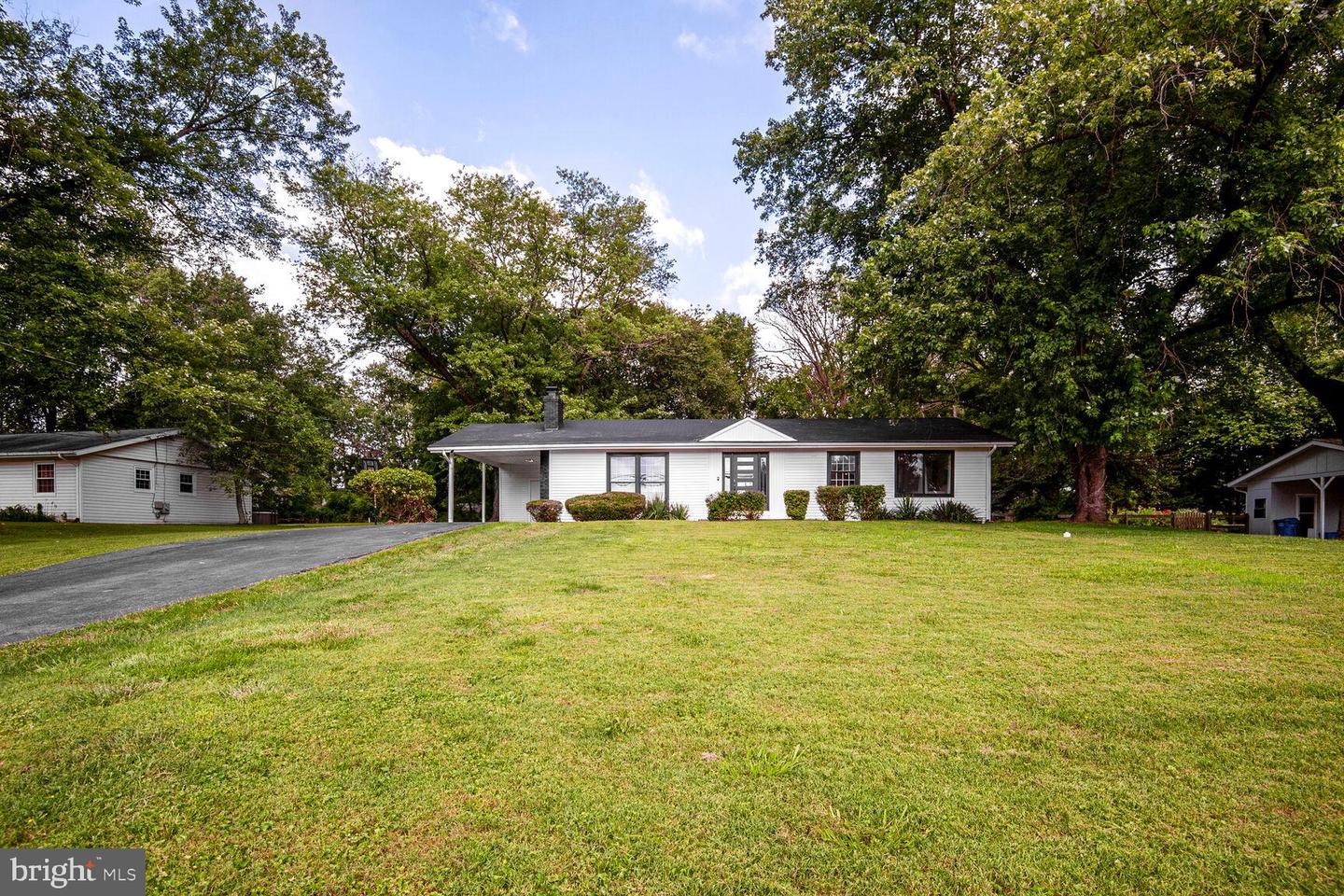 17908 Muncaster Rd Property Photo 2