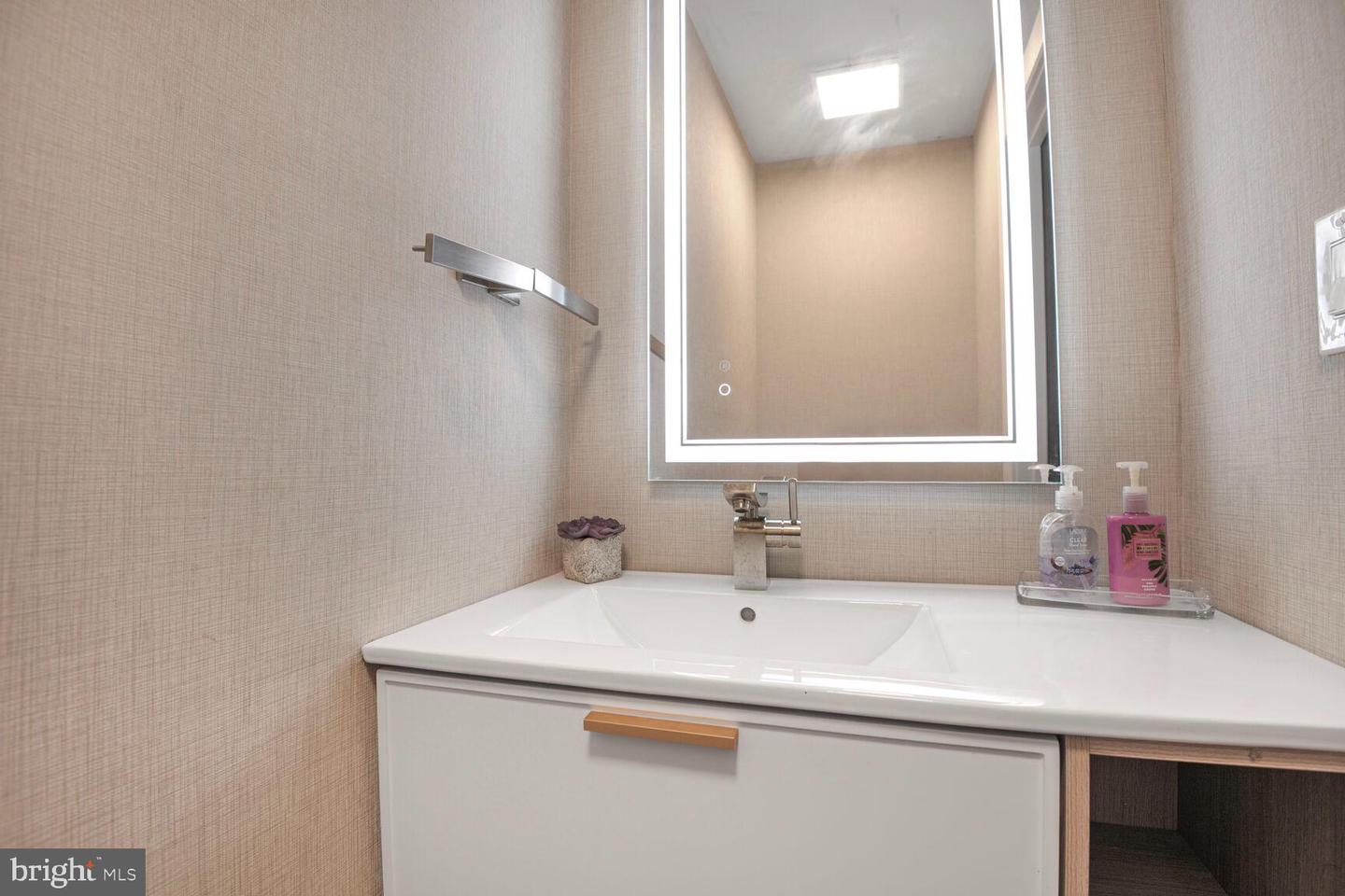 17908 Muncaster Rd Property Photo 22