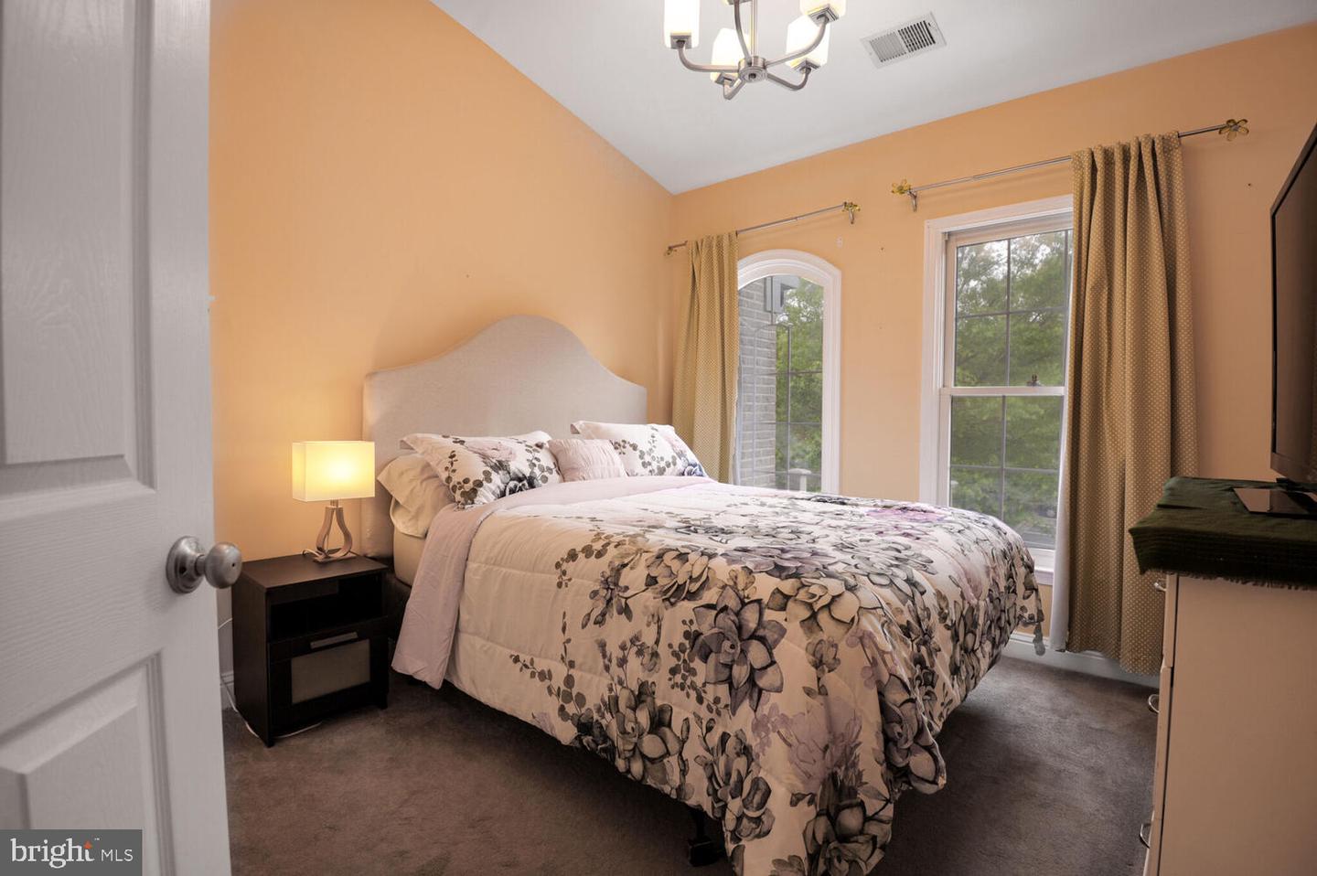 1320 Wild Oak Ter Property Photo 14