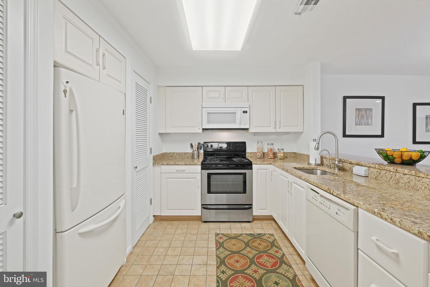 5 Luxberry Ct #2 Property Photo 6