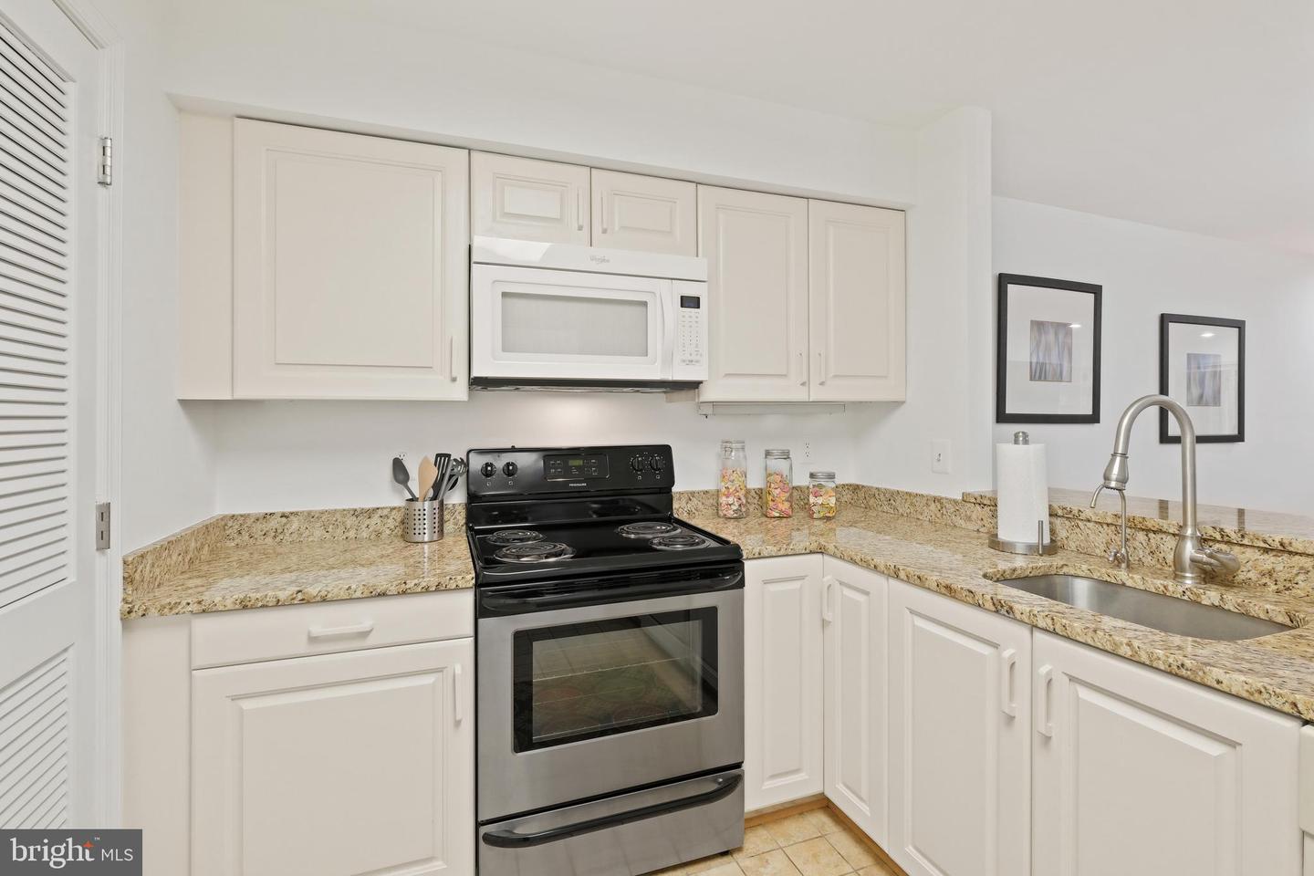5 Luxberry Ct #2 Property Photo 7