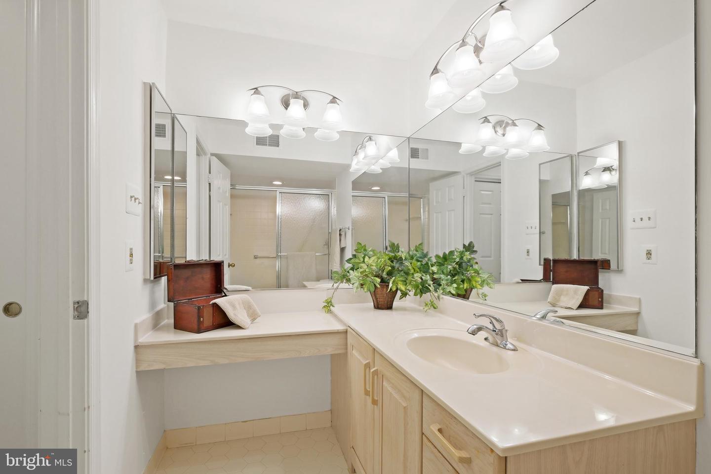 5 Luxberry Ct #2 Property Photo 18