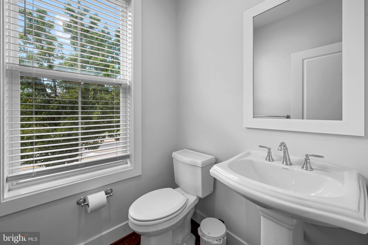 2431 Glenallan Ave Property Photo 6