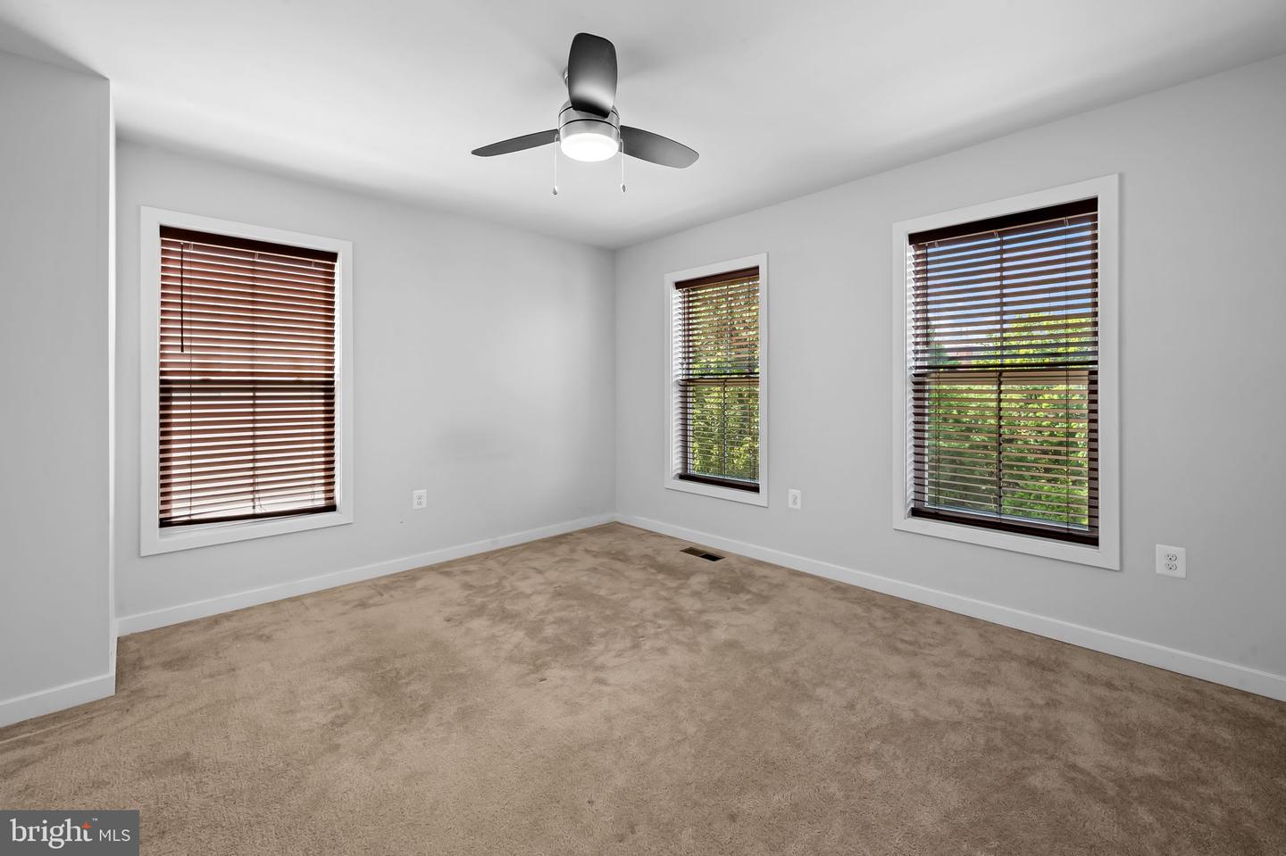 2431 Glenallan Ave Property Photo 20