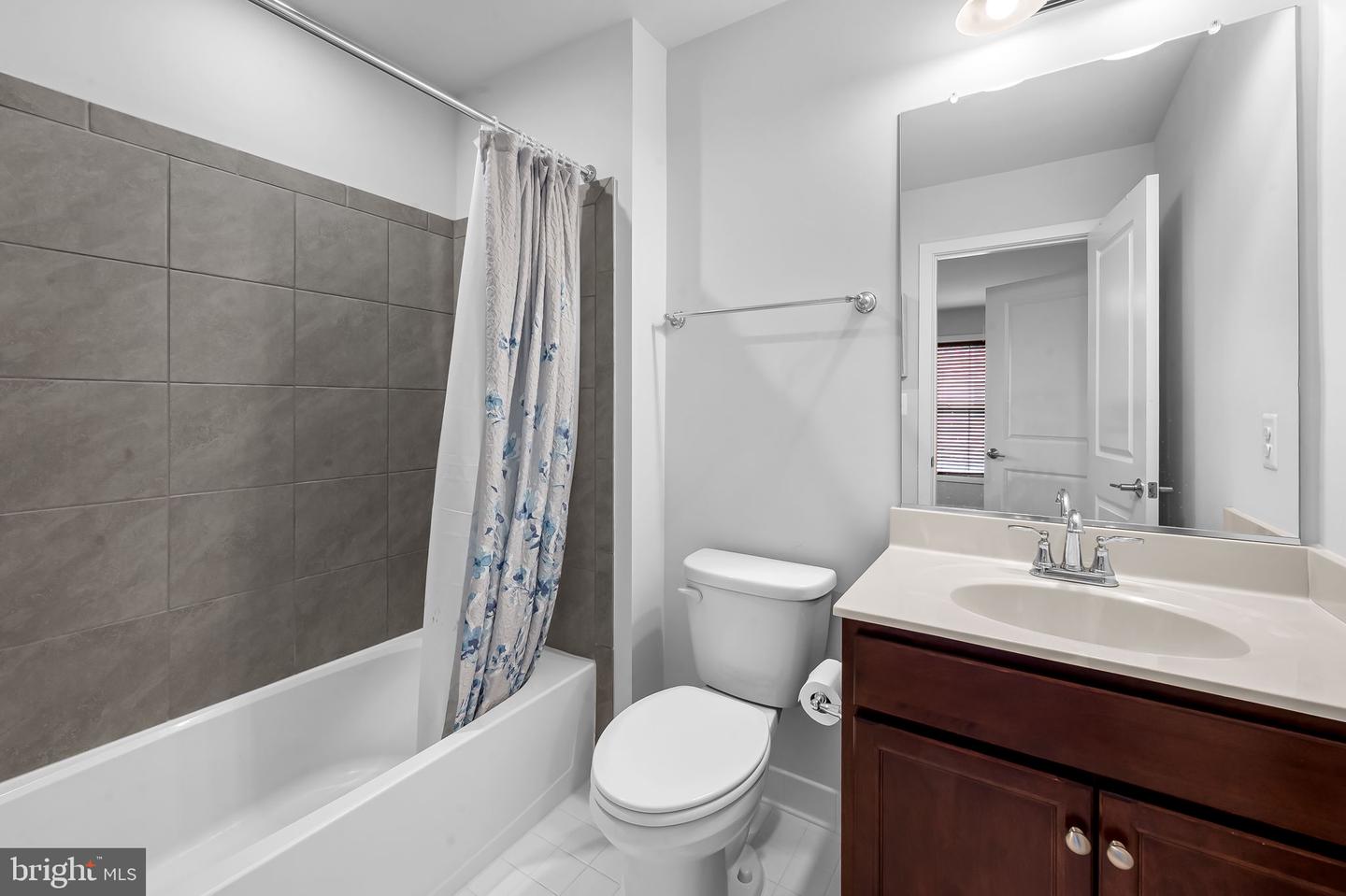 2431 Glenallan Ave Property Photo 22