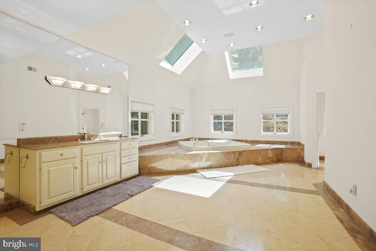 10823 Lockland Rd Property Photo 22
