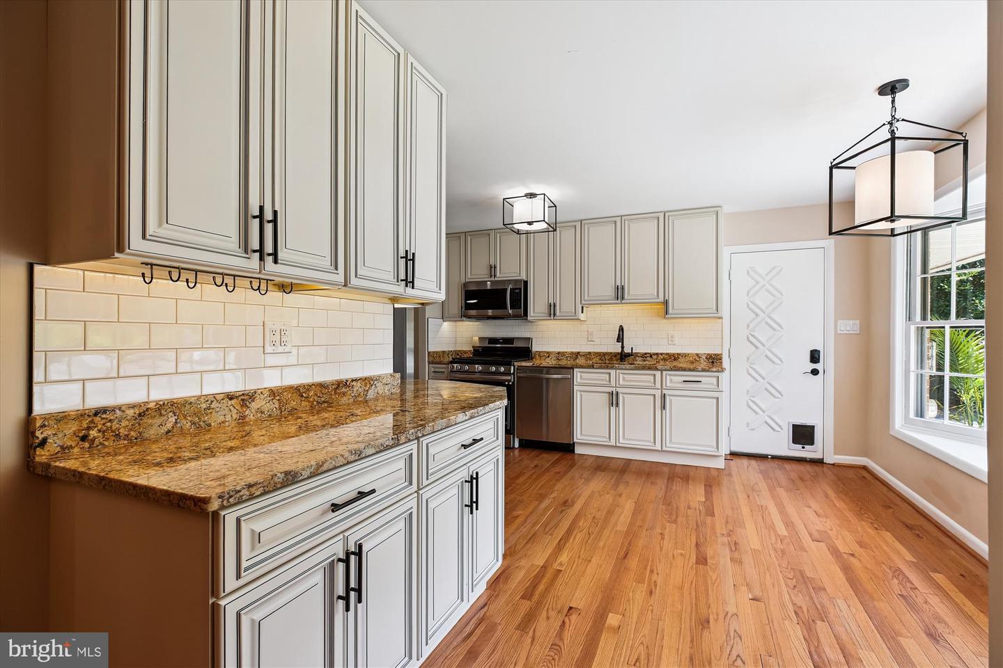 14908 Flintstone Ln Property Photo 13