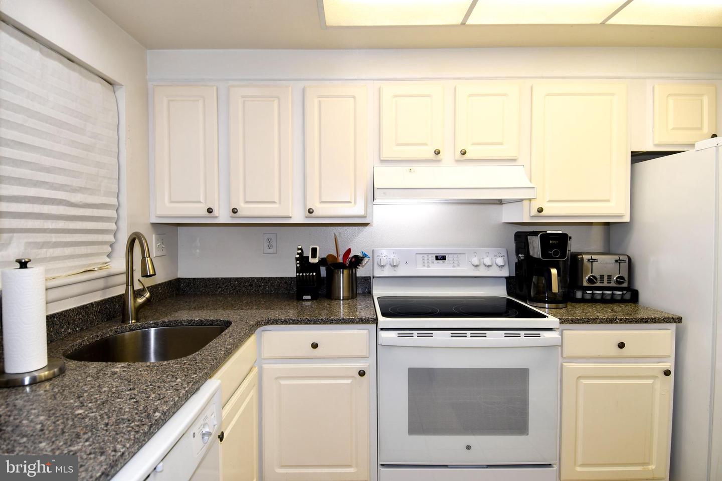 3500 Forest Edge Dr #15-2e Property Photo 2