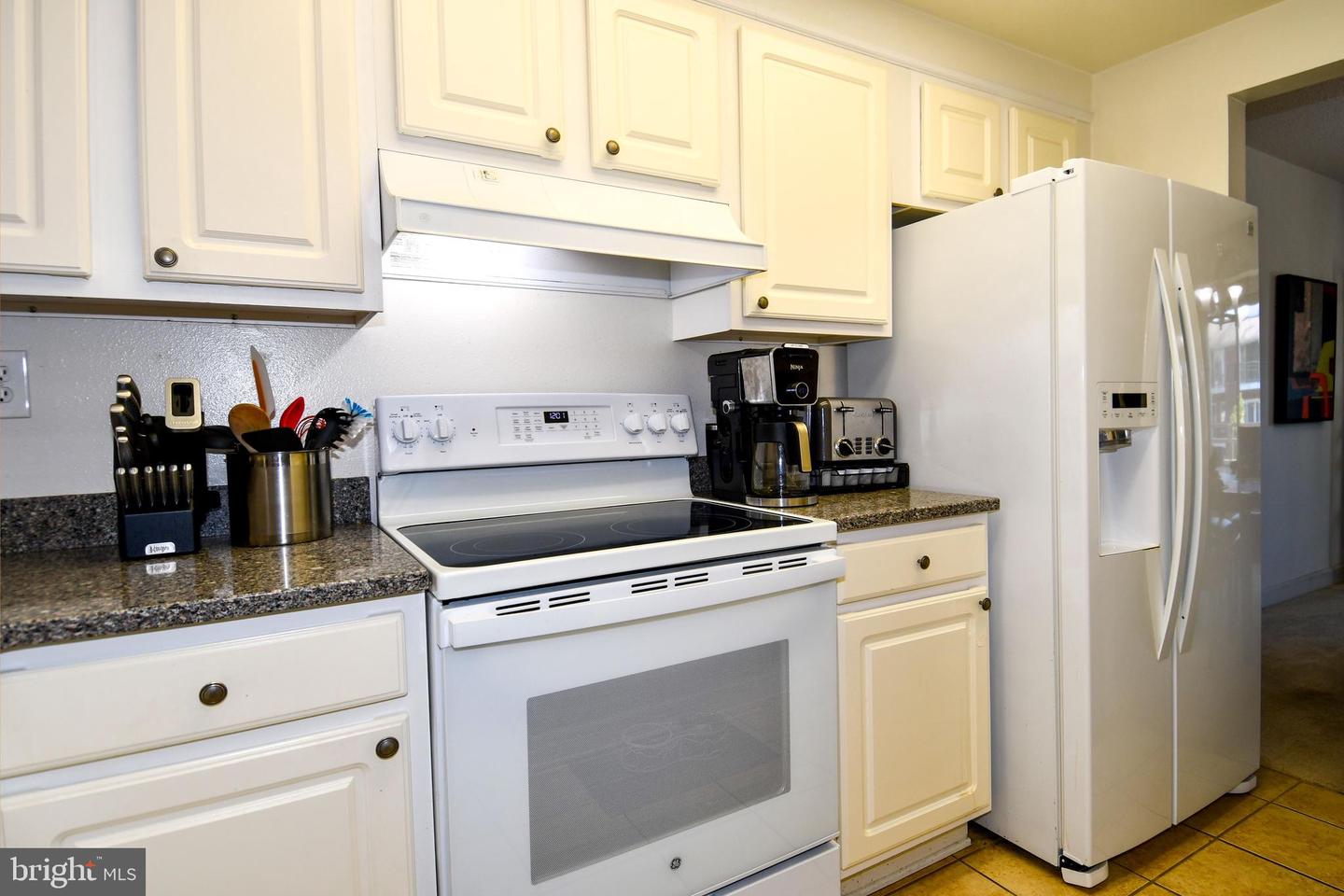 3500 Forest Edge Dr #15-2e Property Photo 3