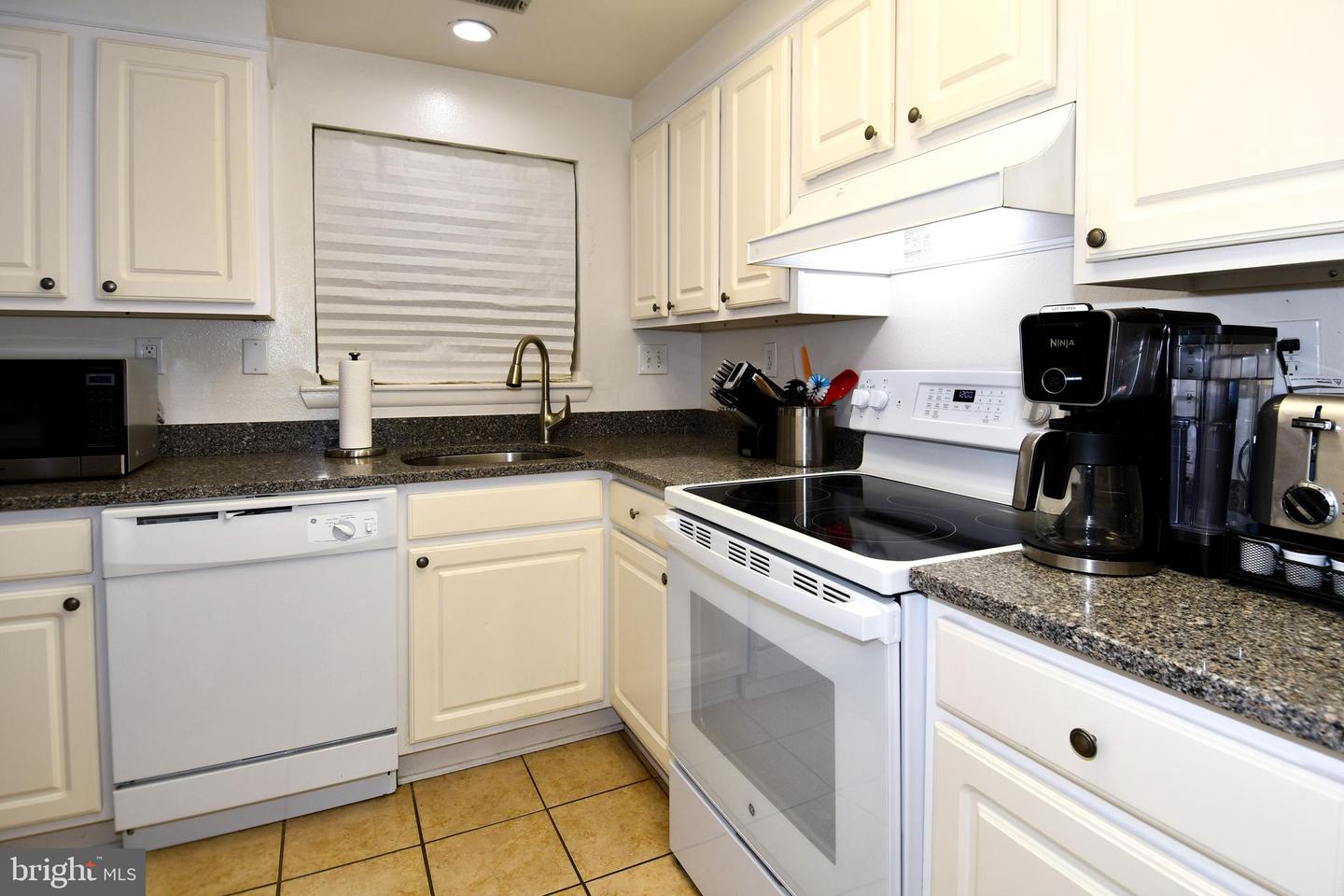 3500 Forest Edge Dr #15-2e Property Photo 4