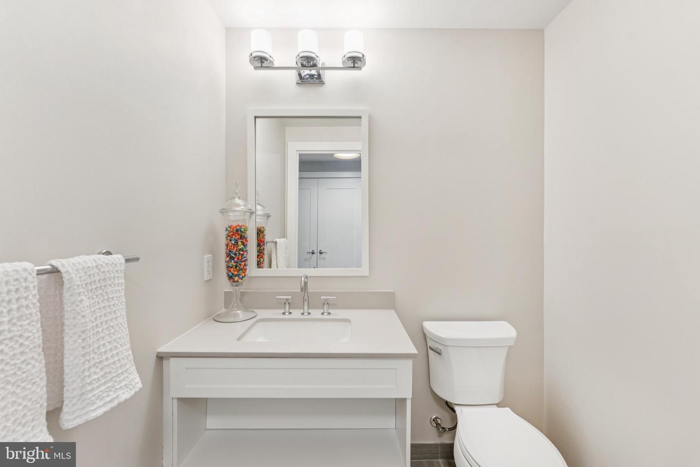 4960 Fairmont Ave #904 Property Photo 10