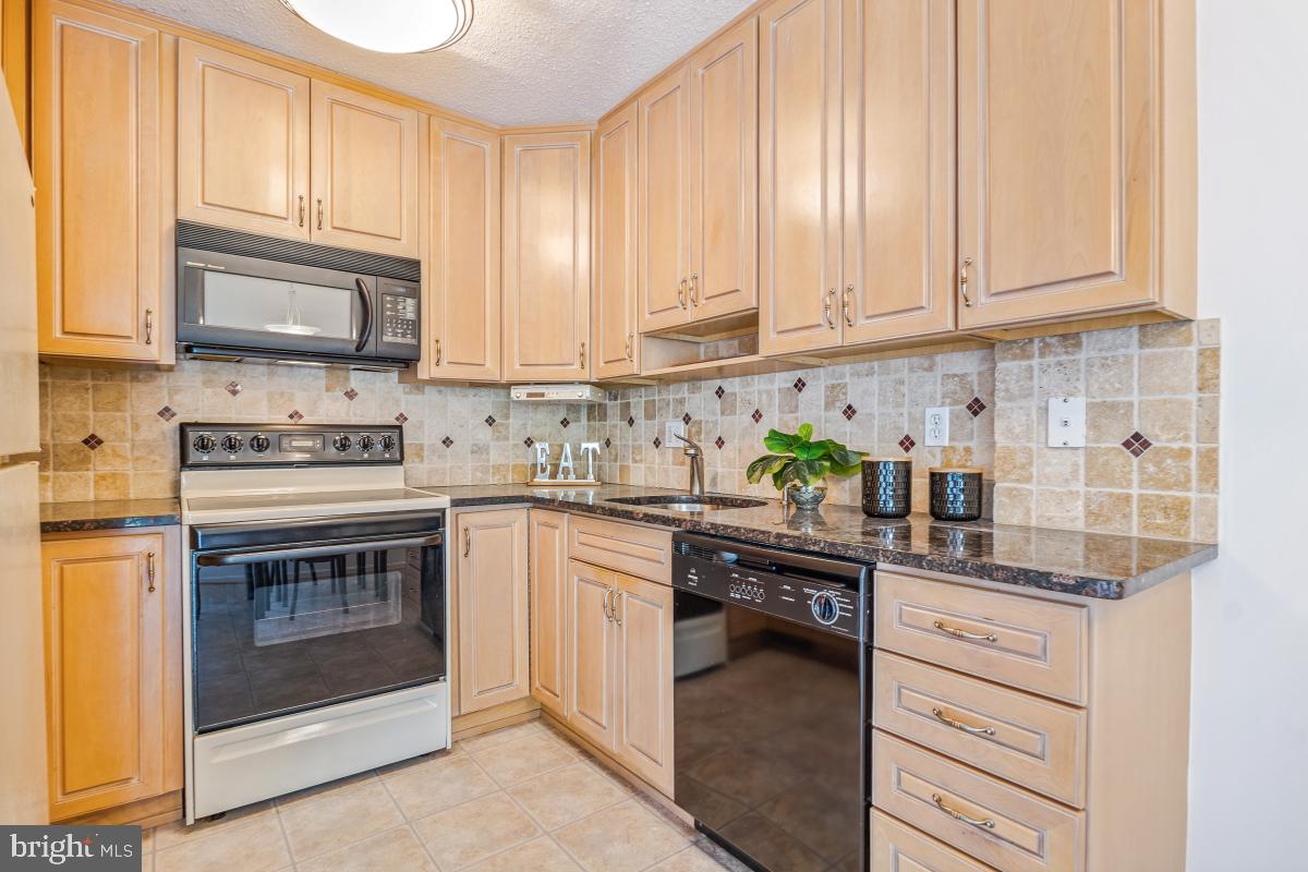 7401 Westlake Ter #215 Property Photo 15