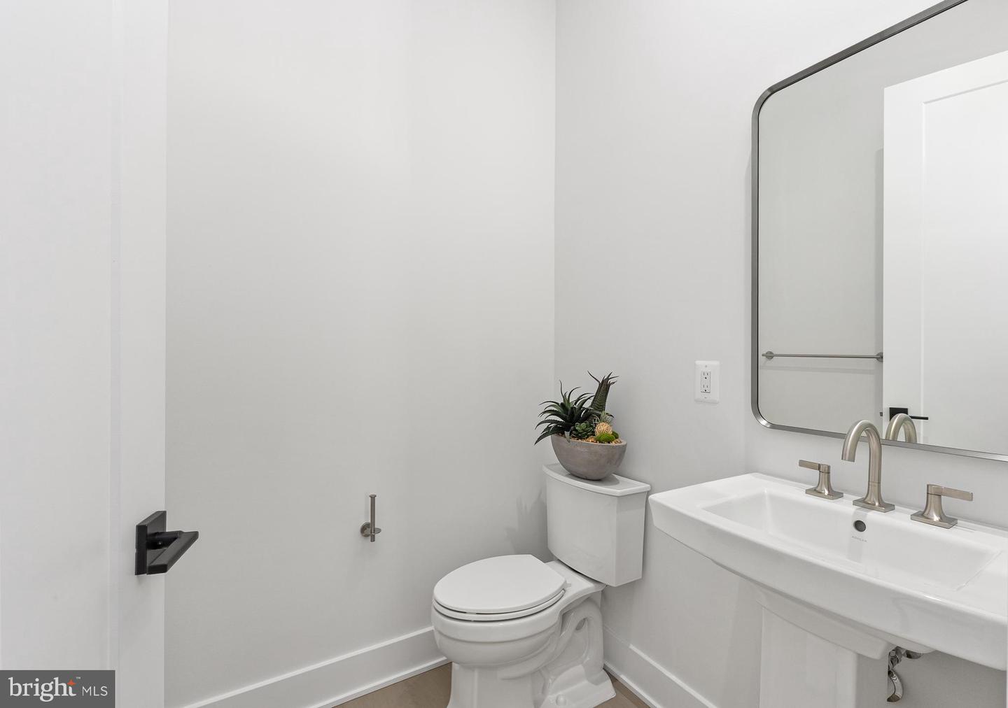8603 Erdem Pl Property Photo 20