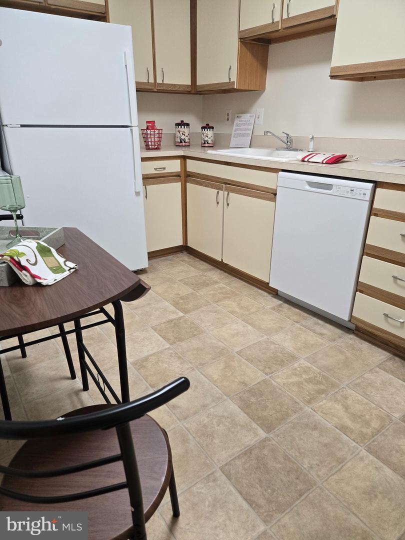 15107 Interlachen Dr #2-321 Property Photo 3