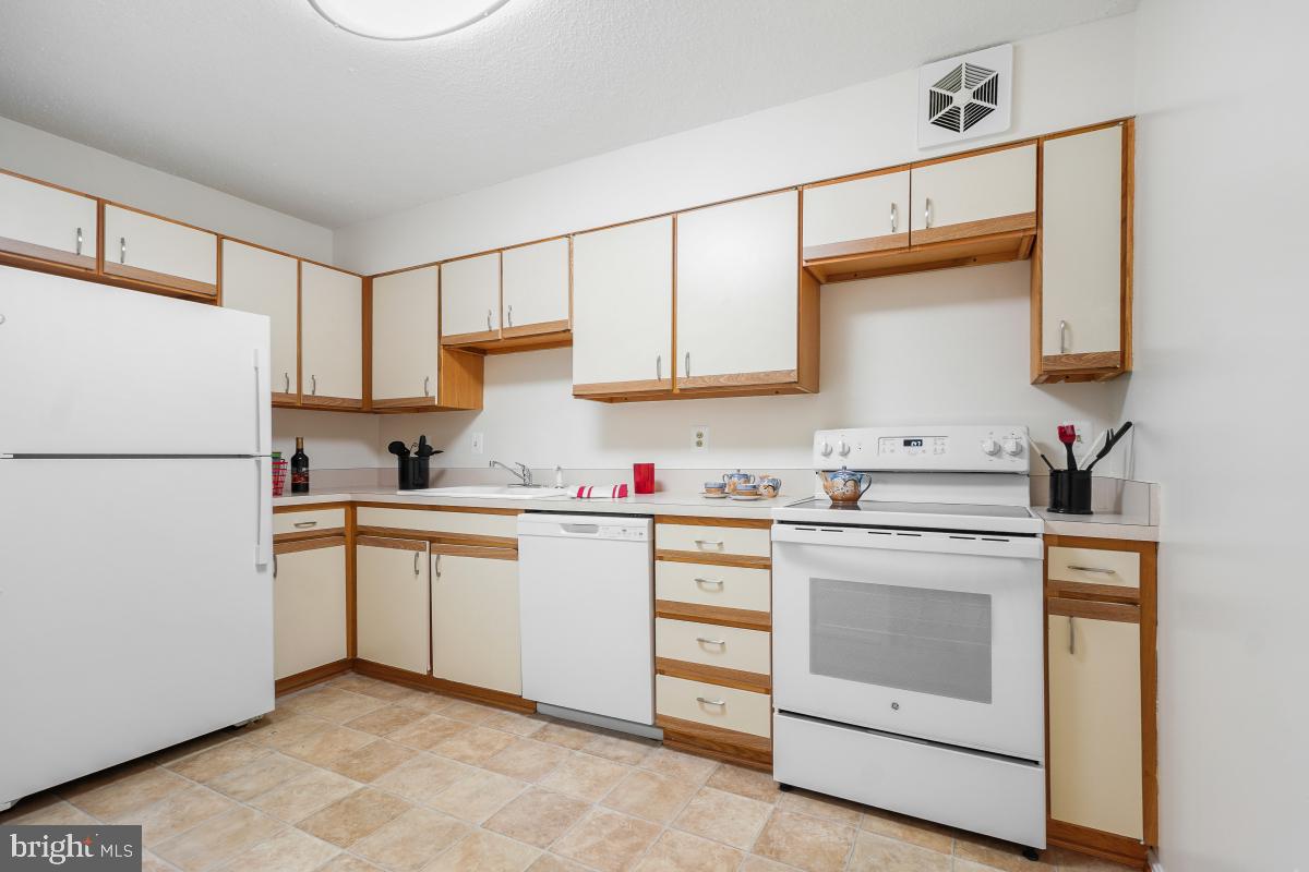 15107 Interlachen Dr #2-321 Property Photo 18