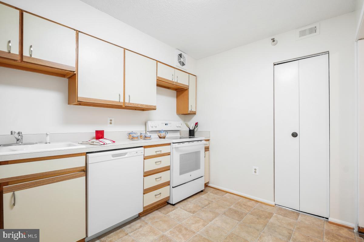 15107 Interlachen Dr #2-321 Property Photo 19