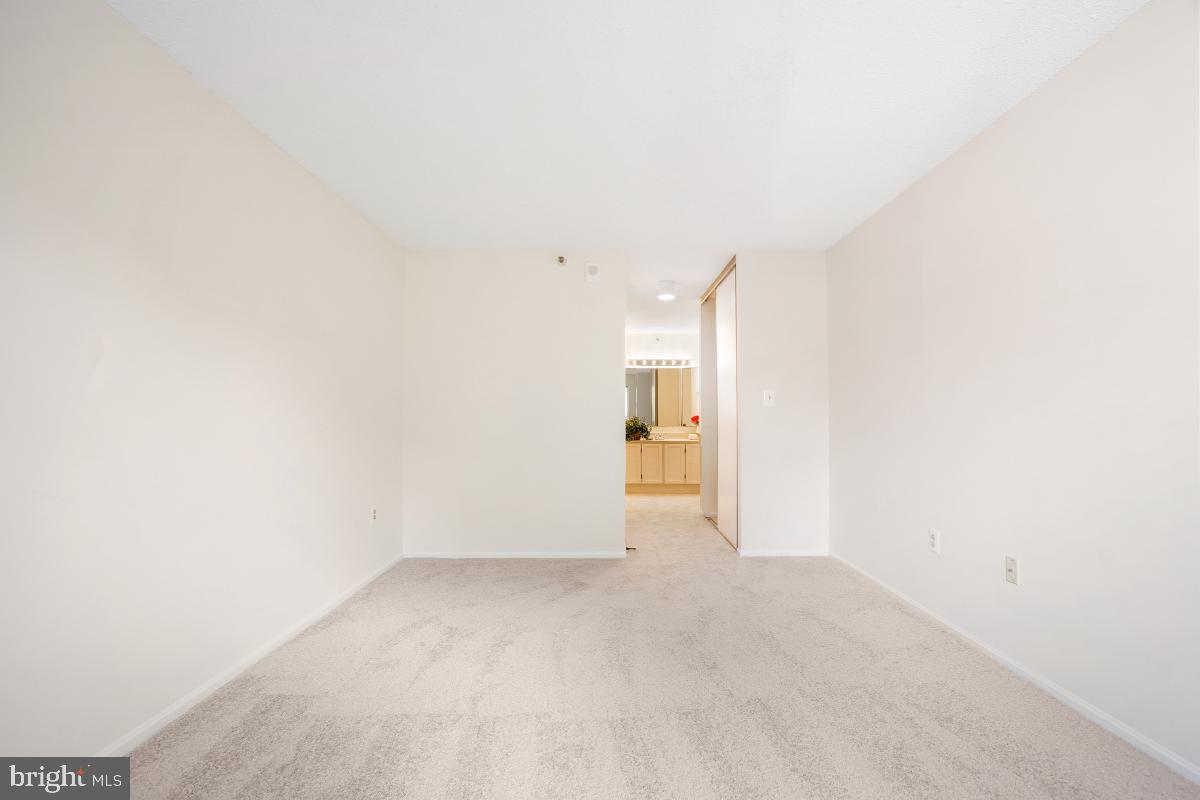 15107 Interlachen Dr #2-321 Property Photo 31