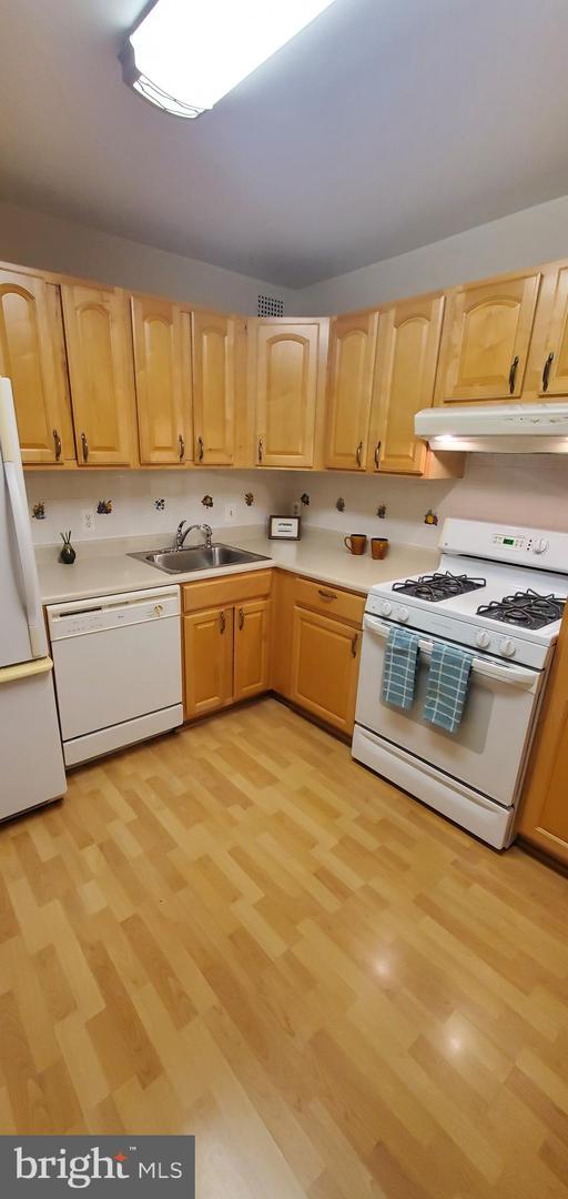 5101 River Rd #907 Property Photo 3